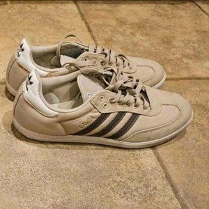 Men's Adidas skater style sneaker